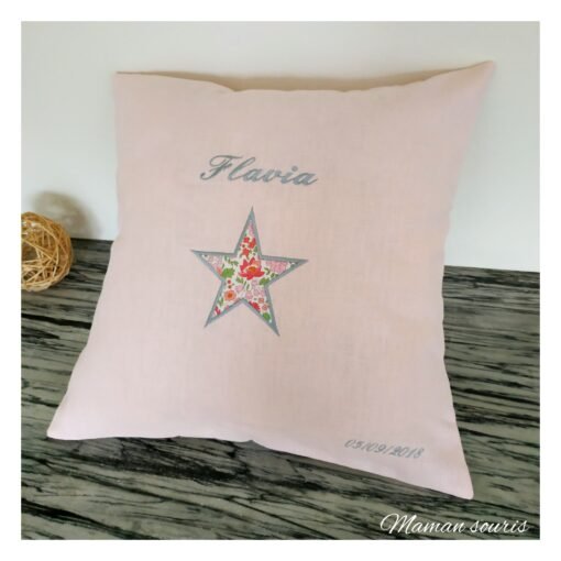 housse de coussin en lin lavé brodé étoile Liberty d'anjo rose