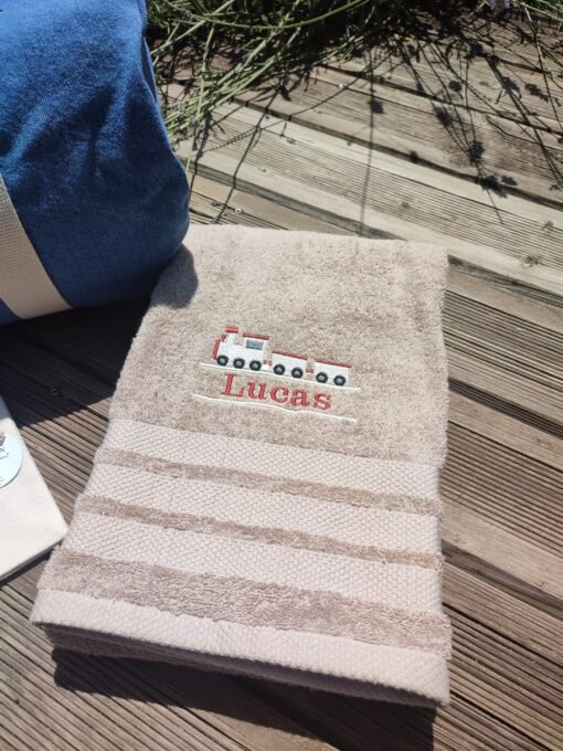 Serviette de toilette brodée personnalisée – Image 6