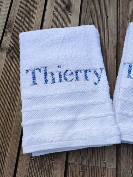 Serviette de toilette brodée personnalisée