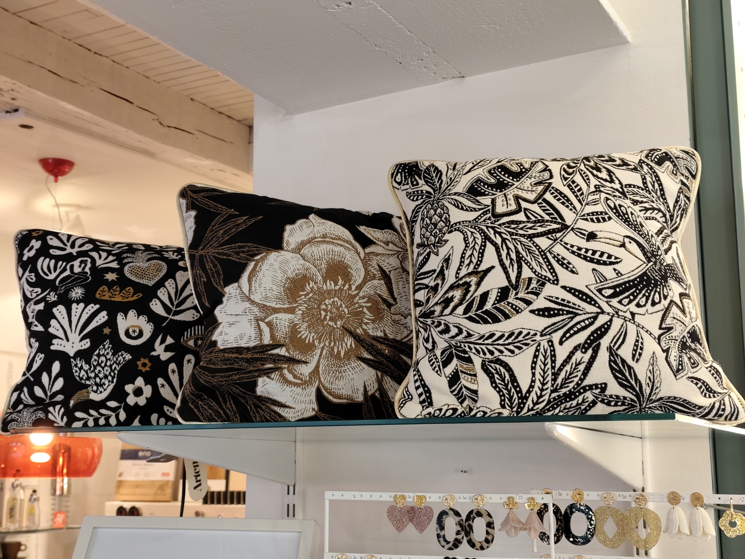 Coussin jacquard français Mage écru fond noir – Image 5